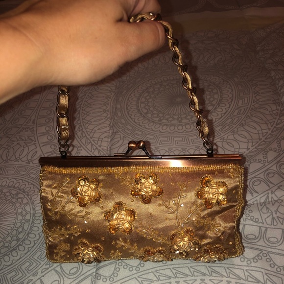 Gold Purse with flower gems - Picture 2 of 4